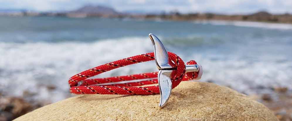 bracelet rouge cordage et queue de baleine